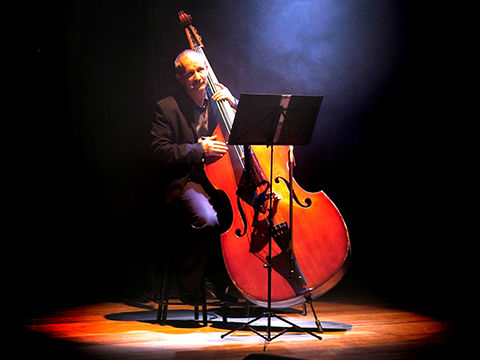 Sergey Shkil contrabajista titulado del Grupo Elegia Espectaculo Javier Segarra. Sergey Shkil contrabajista titulado del grupo Elegia para conciertos, bodas y qualquier tipo de eventos en Zaragoza