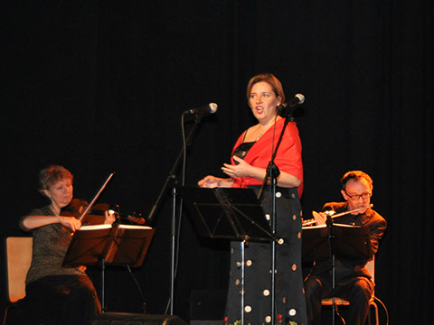 Sonia Asebes - Soprano, solista del Grupo Elegia.www.elegia.es Musicos de Zaragoza para conciertos, bodas y todo tipo de eventos. www.elegia.es Tel.679 590 436