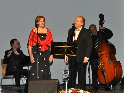 Sonia Asebes - Soprano y Ramon La Voz- solistas del Grupo Elegia.www.elegia.es Participante del Grupo Elegia. Musicos de Zaragoza para conciertos, bodas y todo tipo de eventos. www.elegia.es Tel.679 590 436