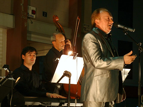 Ramon Martinez con Grupo Elegia en un Concierto. www.elegia.es. Musicos de Zaragoza para conciertos, bodas y todo tipo de eventos. www.elegia.es Tel. 679 590 436