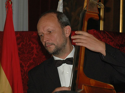 Natalia Shkil. Solista ViolinistaSergey Shkil contrabajista titulado del Grupo Elegia Evento de protocolo oficial.Sergey Shkil contrabajista titulado del grupo Elegia para conciertos, bodas y qualquier tipo de eventos en Zaragoza