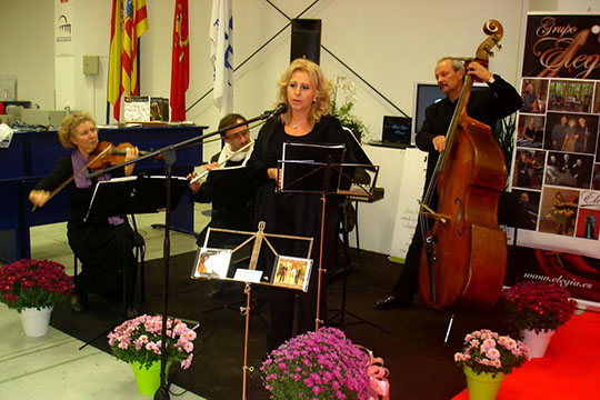 Virginia Talayero con el Grupo Elegia.www.elegia.es.12 Musicos de Zaragoza para conciertos, bodas y todo tipo de eventos. www.elegia.es Tel.679 590 436