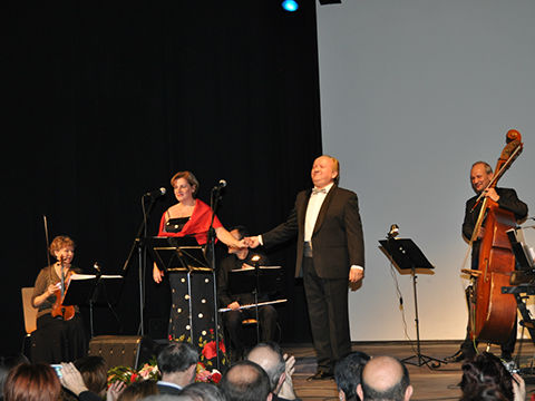 Ramon La Voz y Sonia Acebes con Grupo Elegia en Estacion del Norte.Zaragoza Musicos de Zaragoza para conciertos, bodas y todo tipo de eventos. www.elegia.es Tel. 679 590 436