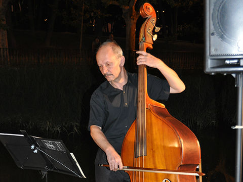 Sergey Shkil contrabajista titulado del Grupo Elegia Concierto en Corazon Verde. Sergey Shkil contrabajista titulado del grupo Elegia para conciertos, bodas y qualquier tipo de eventos en Zaragoza