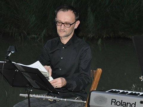 Mikhail Shkil Flautista titulado del Grupo Elegia En Corazon Verde Zaragoza. Mikhail Shkil flautista titulada del grupo Elegia para conciertos, bodas y qualquier tipo de eventos en Zaragoza