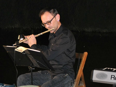 Mikjail Carol Shkil solista flautista del Grupo Elegia.www.elegia.es.05 Musicos de Zaragoza para conciertos, bodas y todo tipo de eventos. www.elegia.es Tel.679 590 436