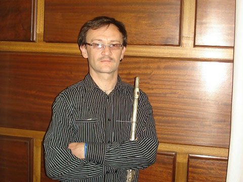 Mikhail Shkil Flautista titulado del Grupo Elegia En Ayuntamieto de Zaragoza. Mikhail Shkil flautista titulada del grupo Elegia para conciertos, bodas y qualquier tipo de eventos en Zaragoza