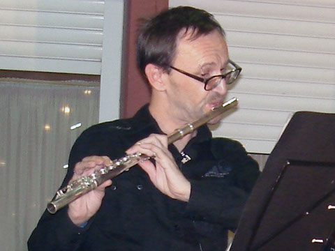 Mikhail Shkil Flautista titulado del Grupo Elegia Conciertos en barios rurales. Mikhail Shkil flautista titulada del grupo Elegia para conciertos, bodas y qualquier tipo de eventos en Zaragoza