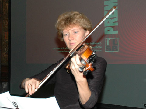 Natalia Shkil. Solista Violinista, profesora titulada. www.elegia.es.11 Natalia Shkil violinista titulada del grupo Elegia. En un Evento. Musicos para conciertos bodas y qualquier tipo de eventos en Zaragoza